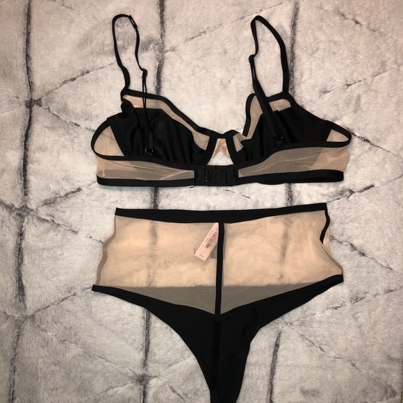 Victoria’s Secret Bra 34C & Pantie Small Set - Picture 3 of 4